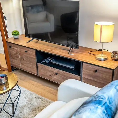 Apartment Cozy 2 Bed With Great View - Parking