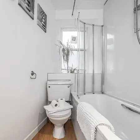 Cozy 2 Bed With Great View - Parking