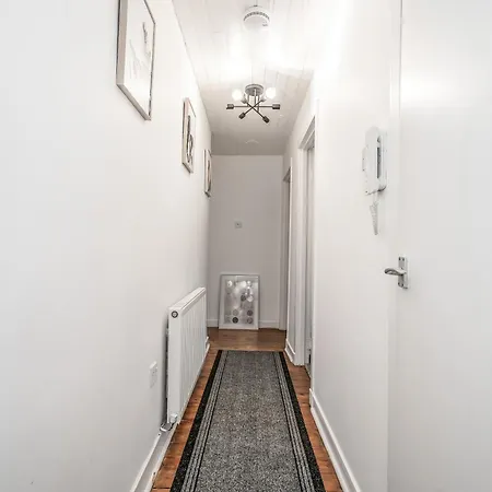Apartment Cozy 2 Bed With Great View - Parking *