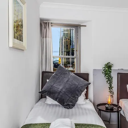 Cozy At Castle, Parking Edinburgh