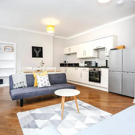 Centrally Located Spacious 2 Bedrooms Apartment Edinburgh