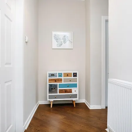 Centrally Located Spacious 2 Bedrooms * Edimburgo