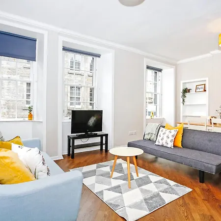 Centrally Located Spacious 2 Bedrooms Apartamento Edimburgo