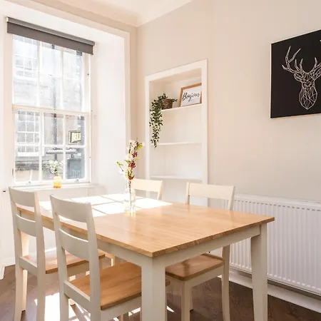 Centrally Located Spacious 2 Bedrooms * Edimburgo