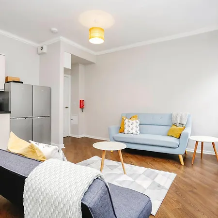 Apartment Centrally Located Spacious 2 Bedrooms