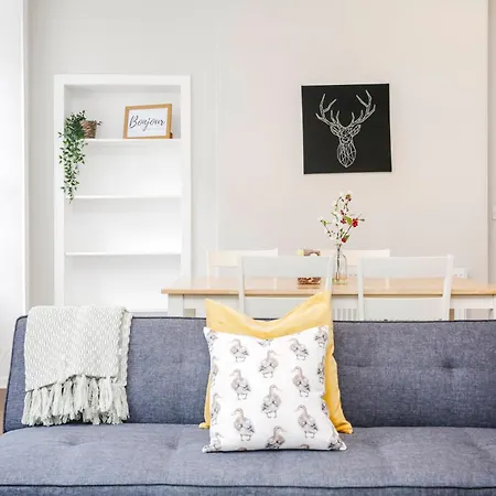 Centrally Located Spacious 2 Bedrooms