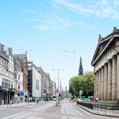 Centrally Located Spacious 2 Bedrooms Apartment Edinburgh