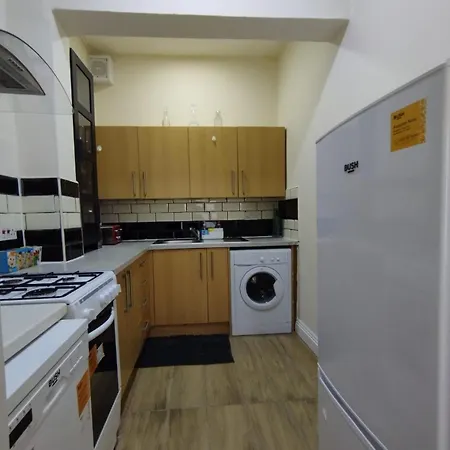 2 Bed Flat Old Town Apartment *