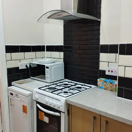 2 Bed Flat Old Town