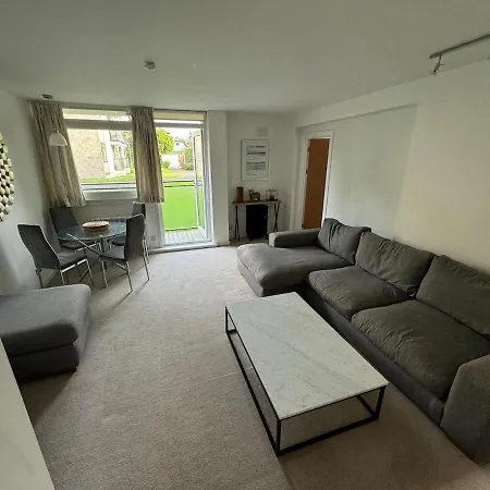 3 Bedroom Tranquil Ground Floor Flat In Merchiston