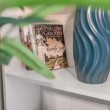 Central, Cozy 2br-1ba-haymarket - With Parking Appartement