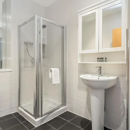 Beautiful Designer 2 Bed 2 Bath Old Town - Parking