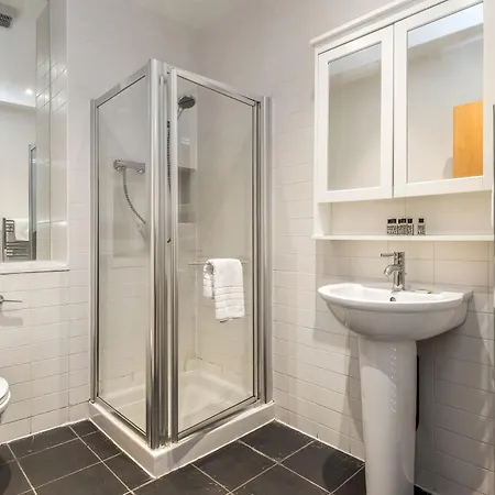 Beautiful Designer 2 Bed 2 Bath Old Town - Parking 爱丁堡