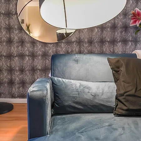 Beautiful Designer 2 Bed 2 Bath Old Town - Parking * 爱丁堡