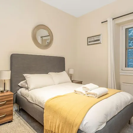 Beautiful Designer 2 Bed 2 Bath Old Town - Parking * 爱丁堡