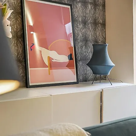 Beautiful Designer 2 Bed 2 Bath Old Town - Parking * 爱丁堡