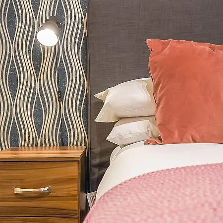 Beautiful Designer 2 Bed 2 Bath Old Town - Parking 爱丁堡