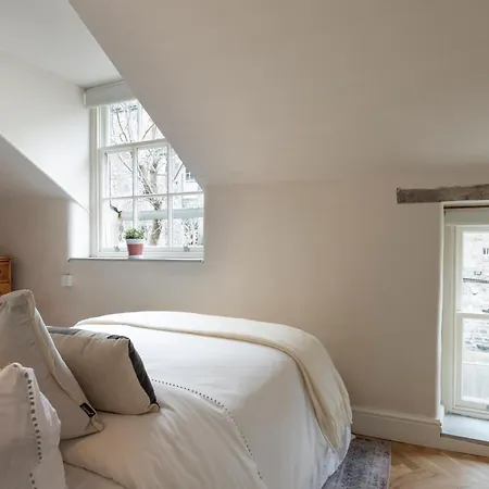 Luxury Mews In The Heart Of New Town Holiday home Edinburgh