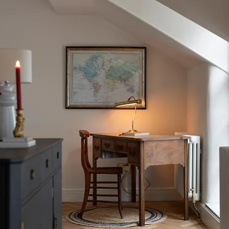 Luxury Mews In The Heart Of New Town Holiday home Edinburgh