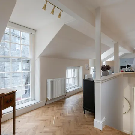 Luxury Mews In The Heart Of New Town Holiday home *