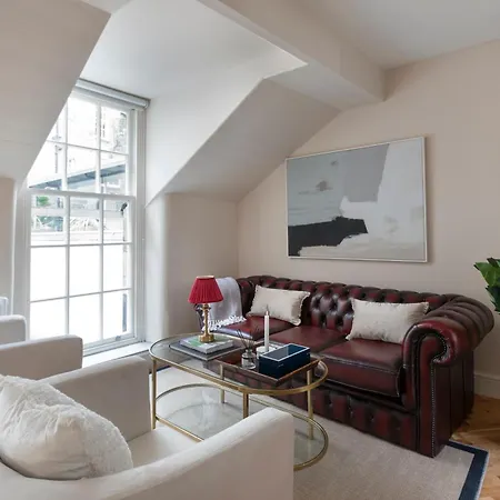 Luxury Mews In The Heart Of New Town Holiday home *