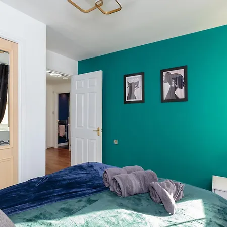 Διαμέρισμα Stylish 2 Bedroom In *