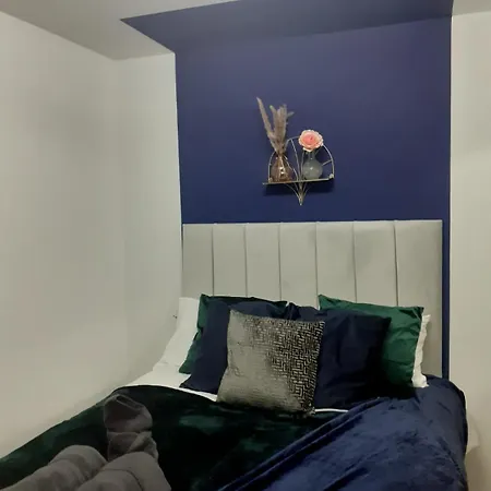Stylish 2 Bedroom In Διαμέρισμα *