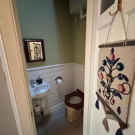 Stunning 2-bedroom Georgian Flat, Centre *