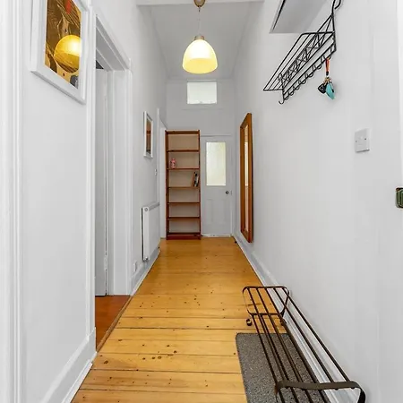 Gorgeous Centre Pad, 2 Bedrooms