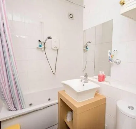 Lauriston Apartment