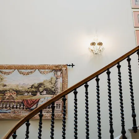 Prestigious Townhouse Close To Princes Street * Edinburgh