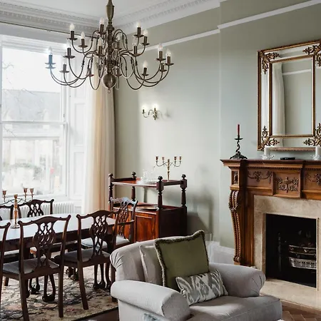 Prestigious Townhouse Close To Princes Street Apartment *