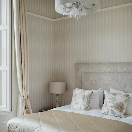 Prestigious Townhouse Close To Princes Street Apartment Edinburgh