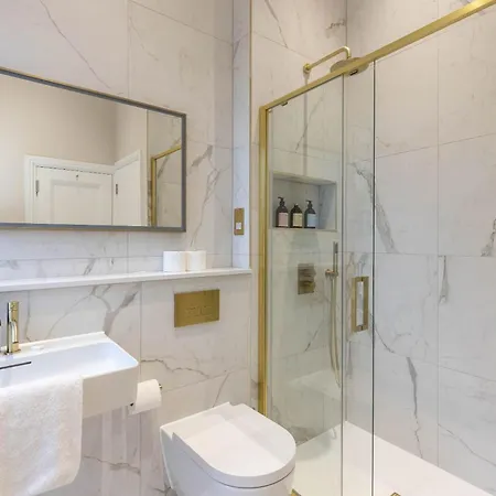 Appartamento Dragon Luxury Serviced At Albyn Place Edimburgo