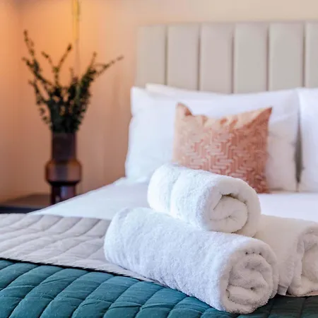 Dragon Luxury Serviced At Albyn Place *