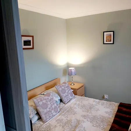 Canongate - 357 * Edinburgh