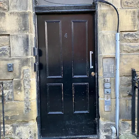 Suitable For Couple Or Young Family * Edinburgh