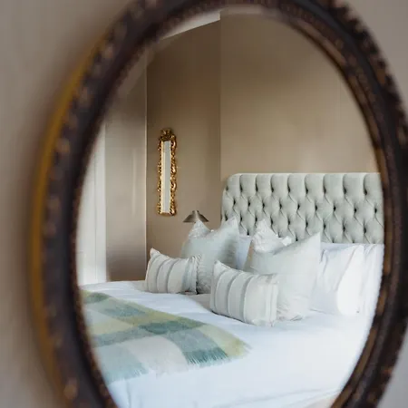 Prestigious Townhouse Close To Princes Street *