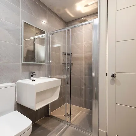 Joivy Modern In West End * Edinburgh