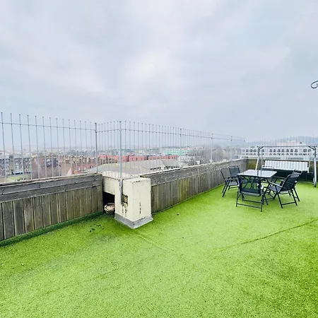 ホームステイ From - Iona - Private Members Club