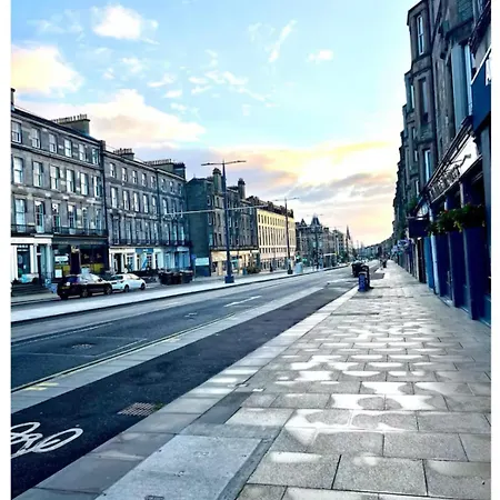 Modern Centre In Apartment *