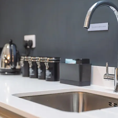 Apartment Righ - Luxury West End Artisan *