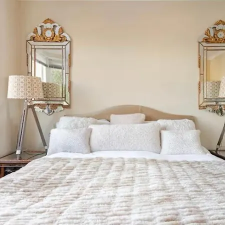 Rum i privatbostad Wonderwall - Huge Garden In Luxury House - Free Parking *