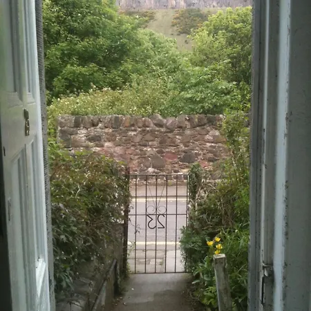 2 Bd Gdn Flat, St Leonards Apartment *