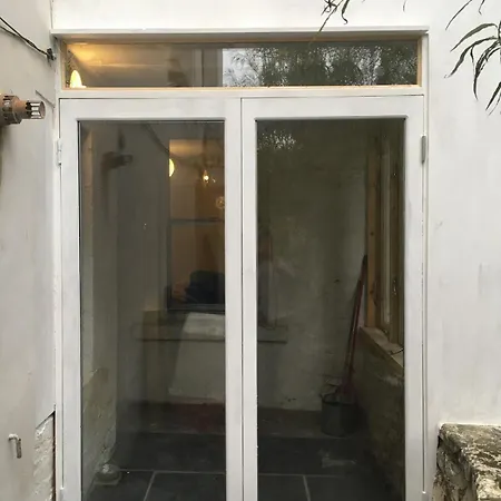 2 Bd Gdn Flat, St Leonards Apartment Edinburgh