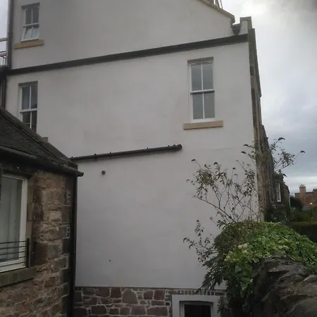 2 Bd Gdn Flat, St Leonards Apartment Edinburgh