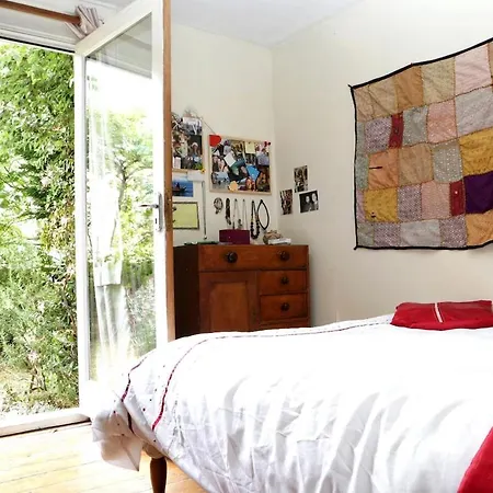 2 Bd Gdn Flat, St Leonards Apartment Edinburgh