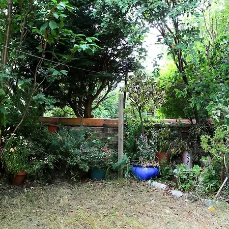 2 Bd Gdn Flat, St Leonards Edinburgh