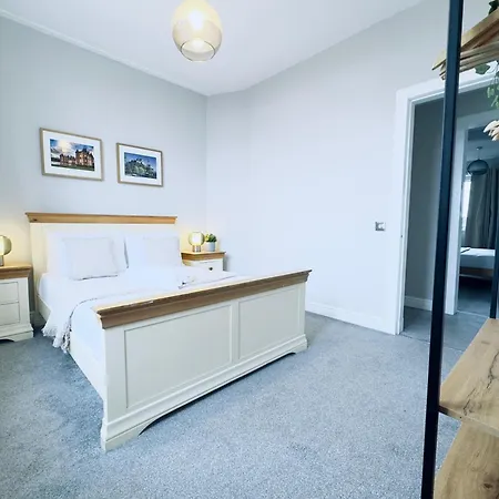 Top Floor Apartment With Castle Views Edinburg