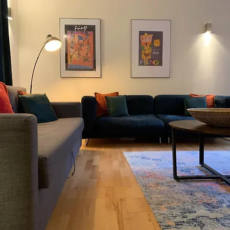 Edmonstone Old Town Apartment *